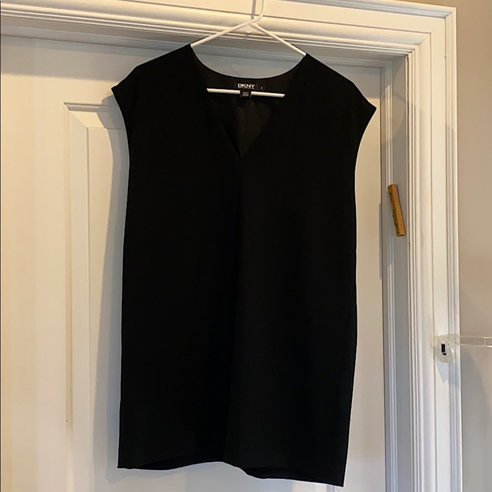 Sleeveless Black DKNY shell